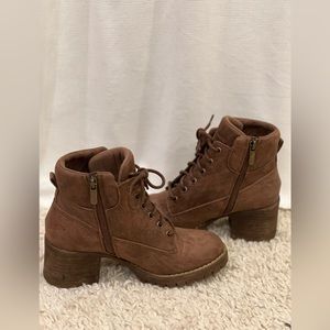 Crown Vintage Calista Boot in Brown Size 7.5 Women’s